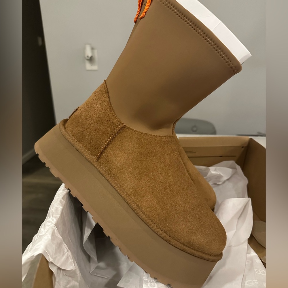 (SOLD) Classic Dipper Platform Boot (Women)
